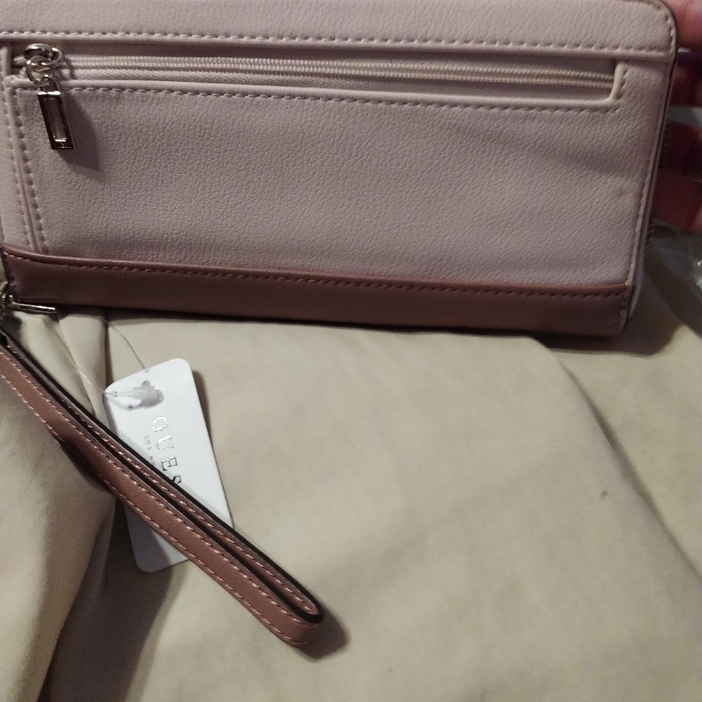 Guess - Picture 4 of 6
